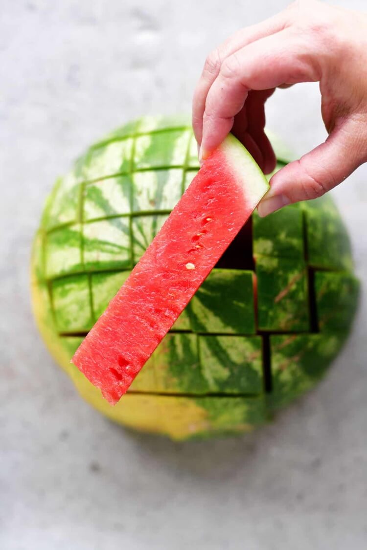 How to cut a watermelon easily and quickly without losing a finger?