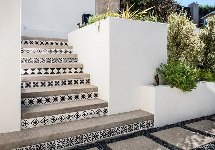 How to choose a tile for an outdoor staircase?